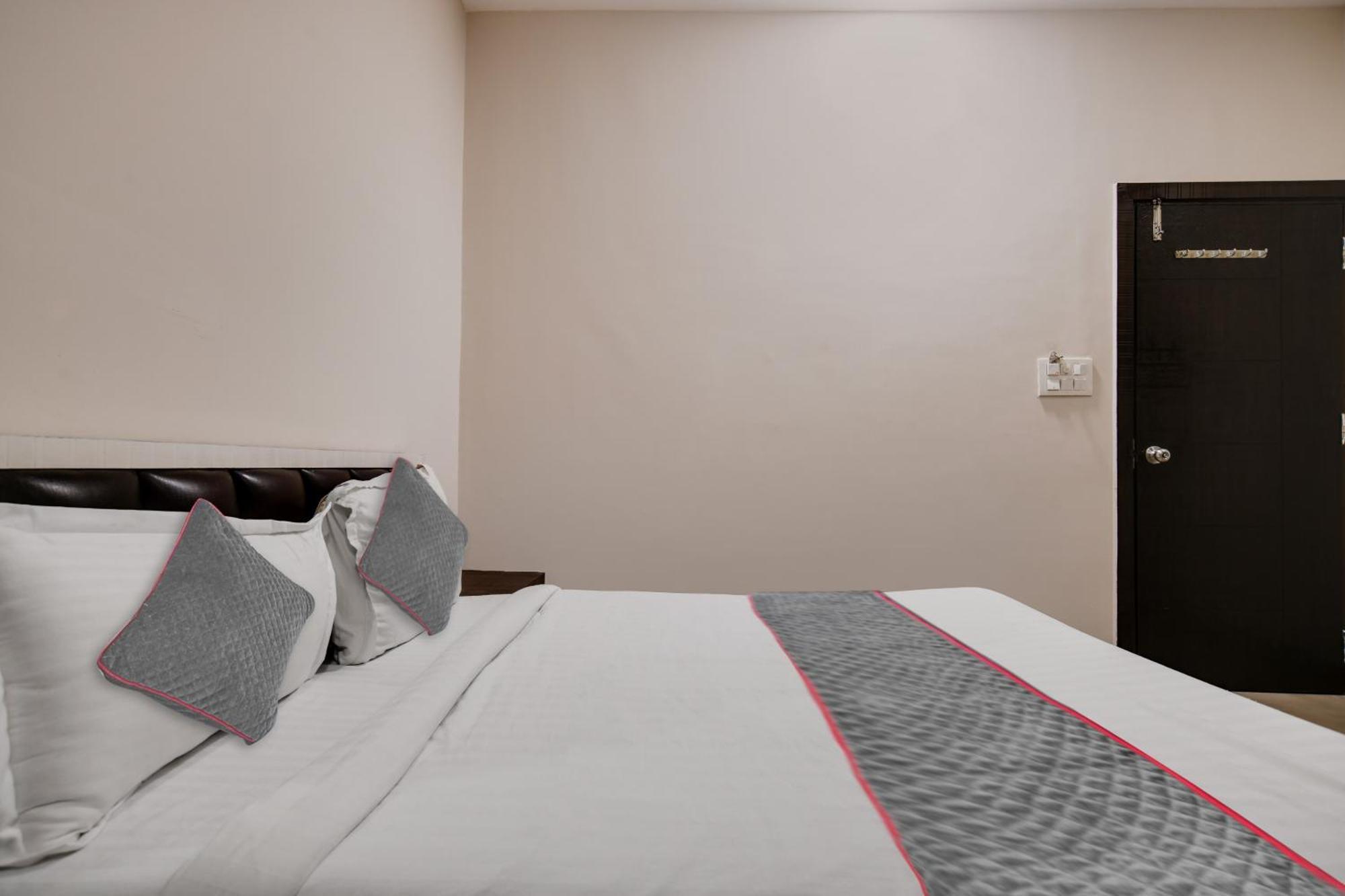 Townhouse Prime Stay Indore Esterno foto