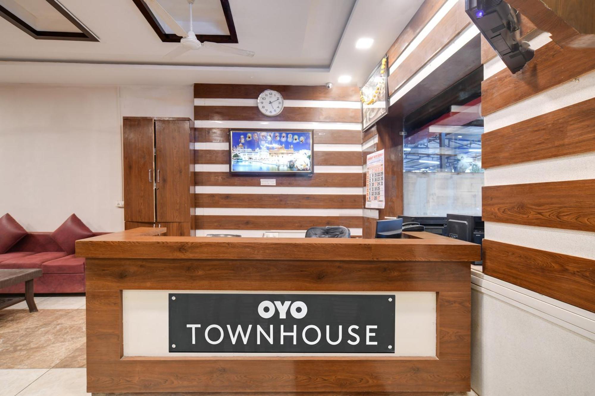 Townhouse Prime Stay Indore Esterno foto