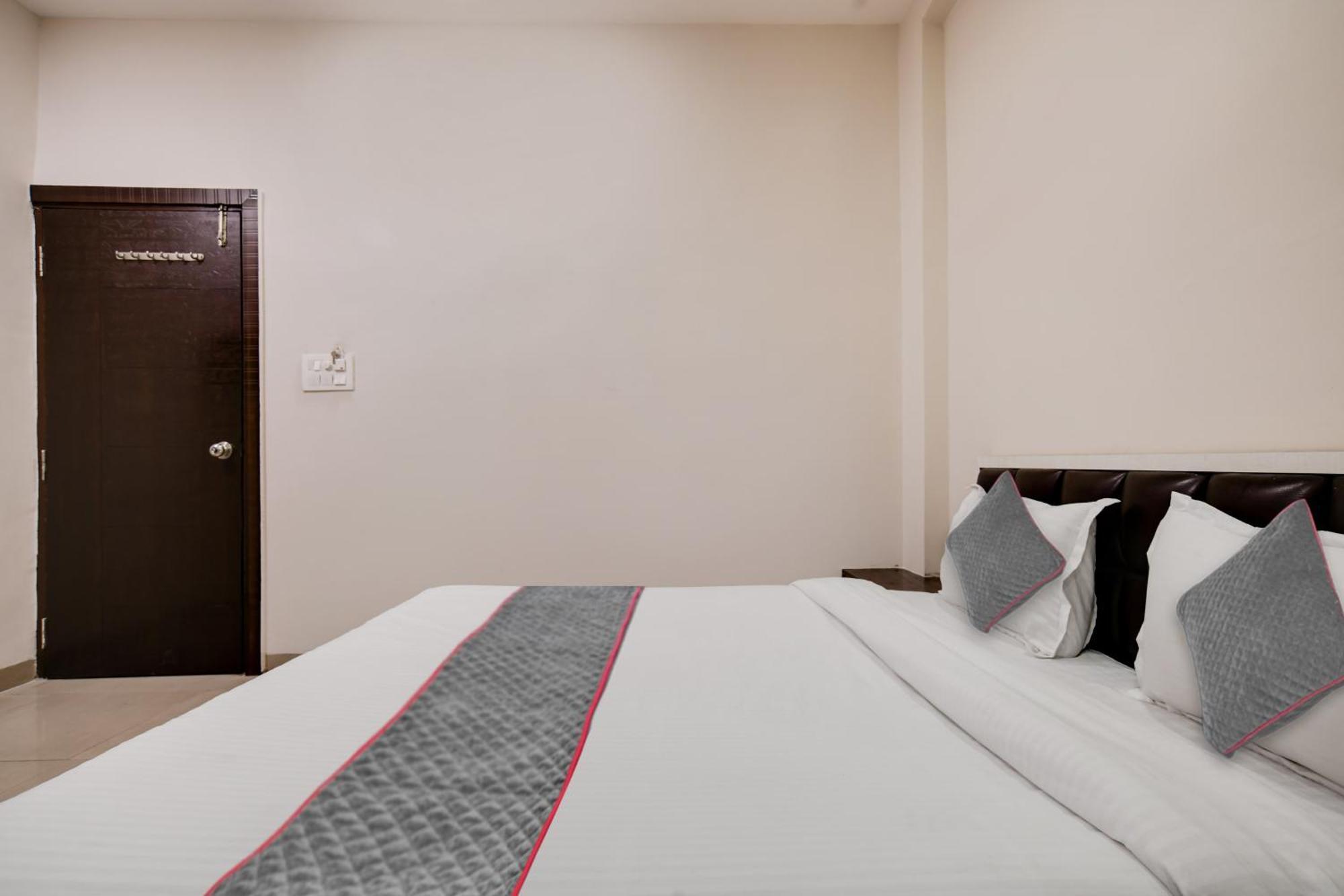 Townhouse Prime Stay Indore Esterno foto